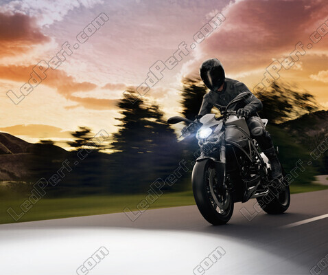 Motorcycle on road equipped with Osram Easy H4 LED motorcycle bulbs 12V