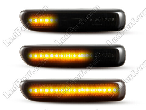 Lighting of the black dynamic LED side indicators for BMW Serie 3 (E46) 1998 - 2001