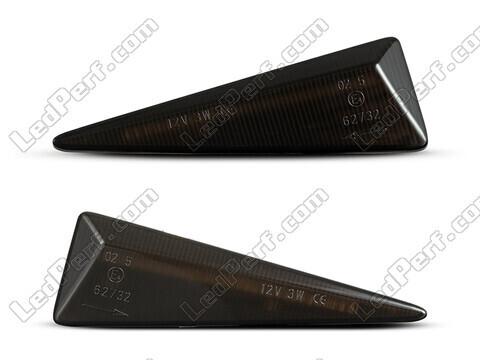 Front view of the dynamic LED side indicators for Renault Scenic 2 - Smoked Black Color