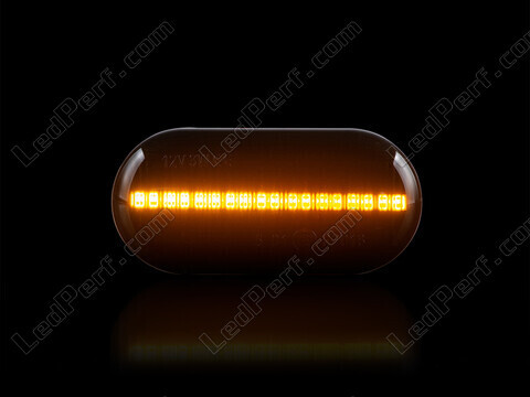 Maximum lighting of the dynamic LED side indicators for Smart Fortwo III